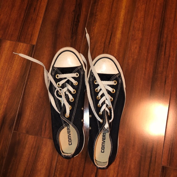 Converse Shoes - LIKE NEW CONVERSE